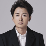 大野智の奥さんとの写真が話題に？宮古島での生活とは